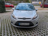 Gebraucht Ford Fiesta 82 PS (60 kW) 2010 Silber Kleinwagen