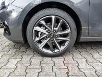 Gebraucht Hyundai i30 Advantage 101 PS (74 kW) 2024 Ecotronic grey / mic Limousine