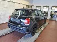 Gebraucht Mini Cooper 136 PS (100 kW) 2023 Midnight black ii Kleinwagen