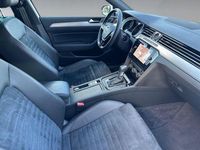 Gebraucht VW Passat GTE 218 PS (160 kW) 2018 Oryx white motherofpearl eff Kombi