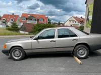 Gebraucht Mercedes E230 132 PS (97 kW) 1985 Kleinwagen