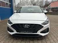 Gebraucht Hyundai i30 Select 120 PS (88 kW) 2020 Weiß Limousine