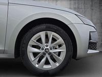 Neu Skoda Octavia Selection 150 PS (110 kW) 2025 Silber Kombi