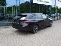 Gebraucht Skoda Octavia Clever 150 PS (110 kW) 2023 Blackmagic perleffekt Kombi