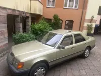 Brugt Mercedes E230 136 HK (100 kW) 1985 Grøn Sedan