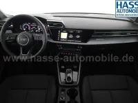 Neu Audi A3 Ambiente 150 PS (110 kW) 2025 Distrikt grün metallic Limousine