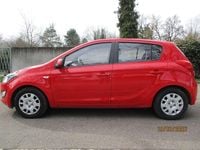 Gebraucht Hyundai i20 Edition 75 PS (55 kW) 2012 Rot Kleinwagen