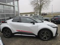 Gebraucht Toyota C-HR Lounge 197 PS (144 kW) 2023 Platinum white pearl / black SUV