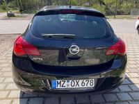 Gebraucht Opel Astra Edition 116 PS (85 kW) 2011 Schwarz Limousine