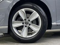 Gebraucht VW Passat Elegance 150 PS (110 kW) 2022 Grau Kombi
