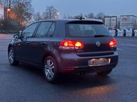 Gebraucht VW Golf VI 122 PS (89 kW) 2010 Blau Kleinwagen