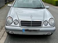 Gebraucht Mercedes E230 150 PS (110 kW) 1996 Silber Limousine