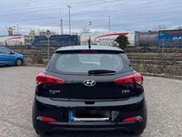 Gebraucht Hyundai i20 Classic 84 PS (61 kW) 2018 Schwarz Kleinwagen