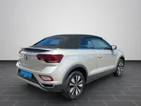 Gebraucht VW T-Roc 150 PS (110 kW) 2025 Ivory silver metallic schwarz (metallic) SUV