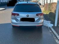 Gebraucht VW Passat 150 PS (110 kW) 2022 Silber Kombi