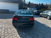 Gebraucht BMW 320 184 PS (135 kW) 2010 Schwarz Limousine