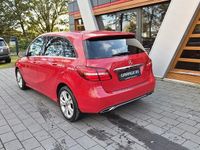 Gebraucht Mercedes B220 184 PS (135 kW) 2017 Rot Van / Kleinbus