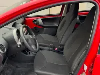 Gebraucht Toyota Aygo 68 PS (50 kW) 2012 Rot Kleinwagen