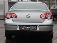 gebraucht VW Passat Limousine 1.6 FSI Trendline