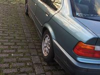 Gebraucht BMW 318 116 PS (85 kW) 1997 Blau Limousine