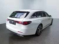 Gebraucht Mercedes 300 Avantgarde 197 PS (144 kW) 2025 Weiß manufaktur lack manufaktur opalithw Kombi