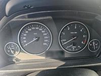 Gebraucht BMW 318 150 PS (110 kW) 2012 Grau Kombi