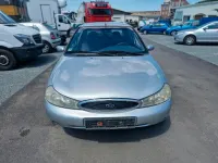 Usado Ford Mondeo 90 CV (66 kW) 1997 Plateado Berlina