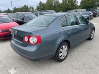 Gebraucht VW Jetta 102 PS (75 kW) 2006 Grau Limousine