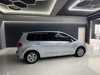 Gebraucht VW Touran 150 PS (110 kW) 2023 Silber Van / Kleinbus