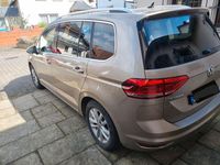 Gebraucht VW Touran Highline 190 PS (139 kW) 2017 Gold Van / Kleinbus