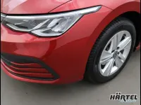 Gebraucht VW Golf VIII Life 110 PS (80 kW) 2022 Kings red Limousine