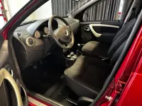 Gebraucht Dacia Sandero Lauréate 75 PS (55 kW) 2011 Rot Limousine