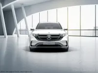 Gebraucht Mercedes EQC400 AMG line 300 kW (408 PS) 2023 Manufaktur opalithweiß bright SUV