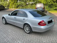 Gebraucht Mercedes E220 150 PS (110 kW) 2002 Silber Limousine