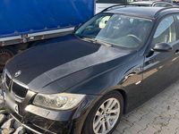 Gebraucht BMW 320 163 PS (119 kW) 2005 Schwarz Kombi