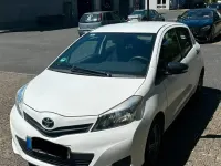 Gebraucht Toyota Yaris 69 PS (50 kW) 2013 Weiß Kleinwagen