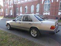 Gebraucht Mercedes E230 132 PS (97 kW) 1989 Gold Limousine