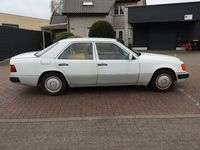 Gebraucht Mercedes E230 132 PS (97 kW) 1989 Weiß Limousine