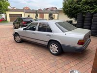 Gebraucht Mercedes E260 160 PS (117 kW) 1987 Silber Limousine