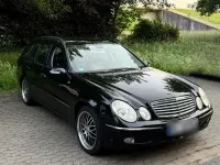 Gebraucht Mercedes E240 Elegance 177 PS (130 kW) 2004 Schwarz Kombi