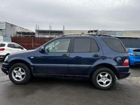 Gebraucht Mercedes ML320 218 PS (160 kW) 1999 Blau SUV