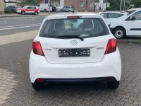 Gebraucht Toyota Yaris 69 PS (50 kW) 2015 Super white 2 Kleinwagen