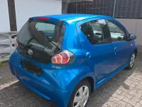 Gebraucht Toyota Aygo 68 PS (50 kW) 2011 Blau Kleinwagen