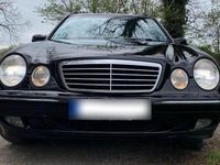 Gebraucht Mercedes E280 204 PS (150 kW) 2001 Schwarz Kombi