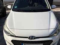Gebraucht Hyundai i20 75 PS (55 kW) 2016 Weiß Kleinwagen