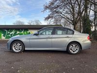 Gebraucht BMW 320 150 PS (110 kW) 2005 Grau Limousine