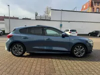 Gebraucht Ford Focus ST-Line X 116 PS (85 kW) 2023 Chromablau metallic Limousine