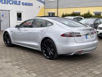 Gebraucht Tesla Model S Performance 567 kW (772 PS) 2015 Silber metallic Kleinwagen