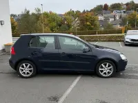 Gebraucht VW Golf V 105 PS (77 kW) 2004 Blau Kleinwagen