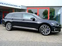 Gebraucht VW Passat Highline 156 PS (114 kW) 2015 Schwarz Kombi